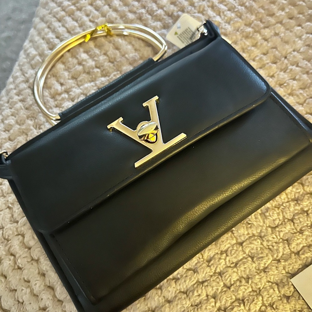 Elegant Black Handbag with Gold Accents wallet style